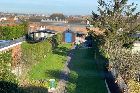 4 Briar Hill Road, Northampton, NN4 8LJ