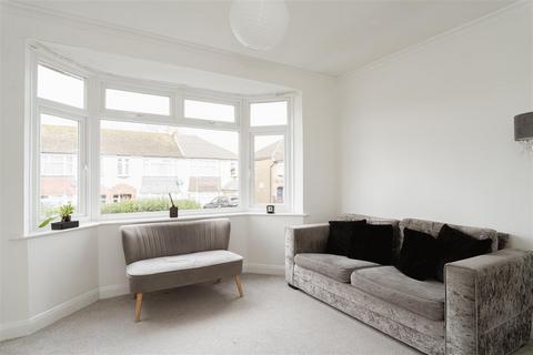 3 bedroom end of terrace house to rent, Prince Albert Square, Redhill