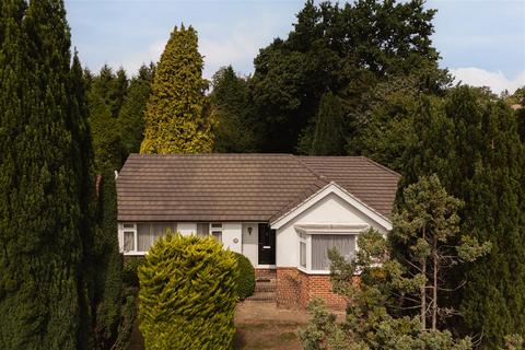 6 Hillhouse Drive, Reigate, RH2 8BH