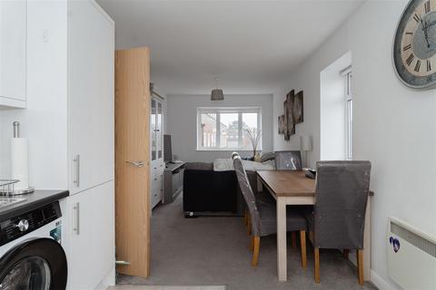 2 bedroom apartment for sale, South Street, Dorking