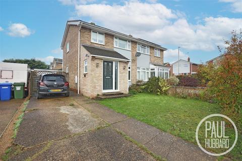 3 bedroom semi-detached house for sale, Mendip Road, Oulton, NR32