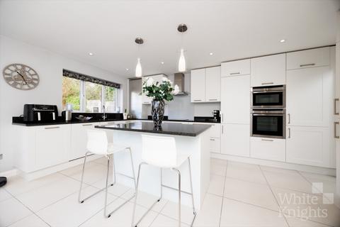 5 bedroom detached house for sale, Sevenoaks Drive, Reading RG7