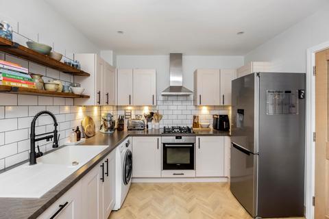 12 Edwards Close, Broadbridge Heath, Horsham, RH12 3PL