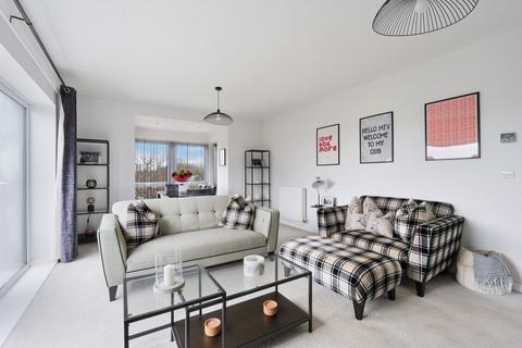 2 bedroom apartment for sale, Craftmans Crescent, Priory Court, RH15