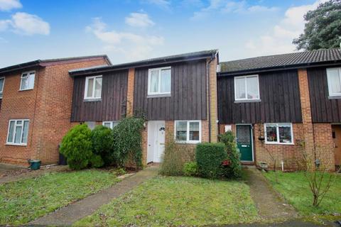 2 bedroom terraced house to rent, Hamble Walk, Woking GU21