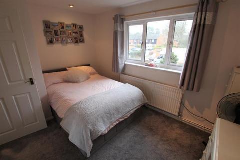 2 bedroom terraced house to rent, Hamble Walk, Woking GU21