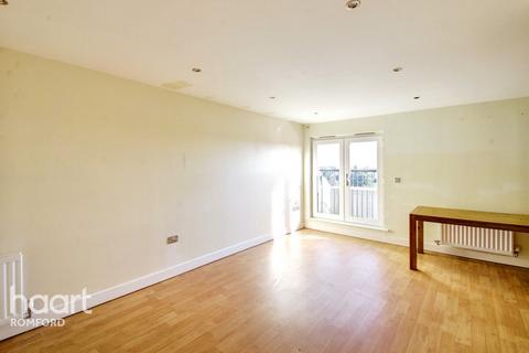 2 bedroom flat to rent, Spring Gardens, Romford