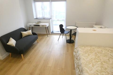 Studio to rent, Tasker House, Wallwood Street, London E14