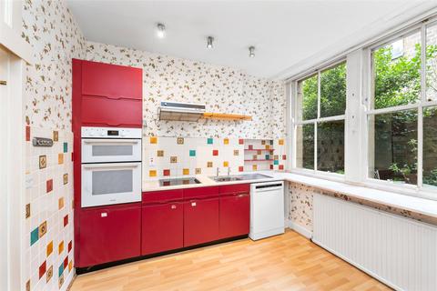 11a Lauder Road, Edinburgh, EH9 2EN