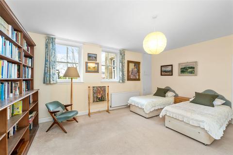 11a Lauder Road, Edinburgh, EH9 2EN