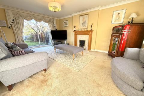 5 bedroom detached house for sale, Walkers Close, Bottesford