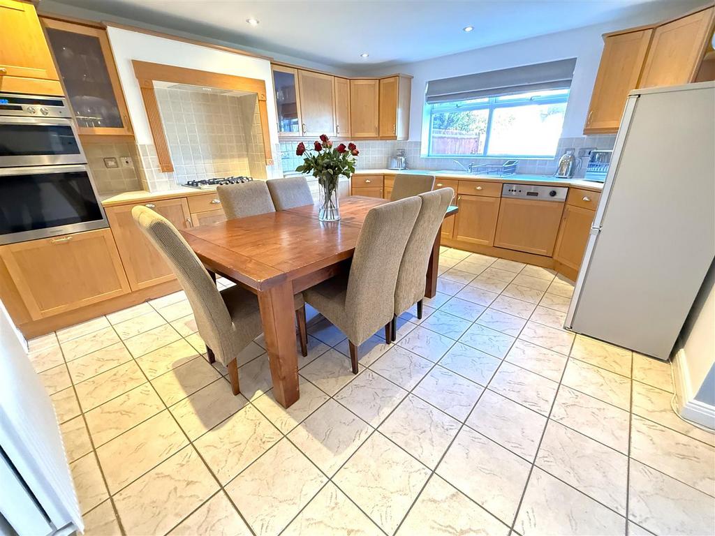 Dining kitchen