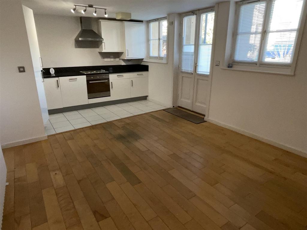 Lounge/Kitchen