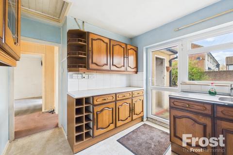 12 Elizabethan Close, Stanwell, Staines, TW19 7QL