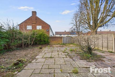 12 Elizabethan Close, Stanwell, Staines, TW19 7QL