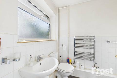 12 Elizabethan Close, Stanwell, Staines, TW19 7QL