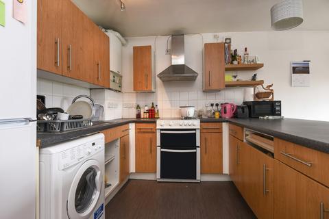 2 bedroom flat to rent, Lucas Street London SE8