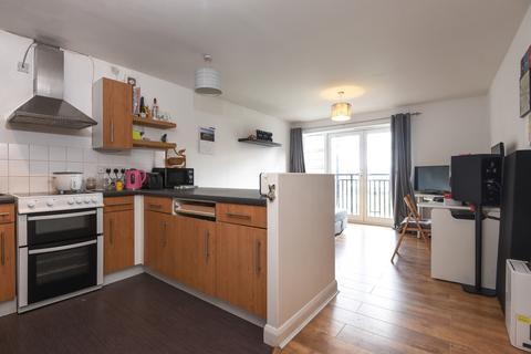 2 bedroom flat to rent, Lucas Street London SE8