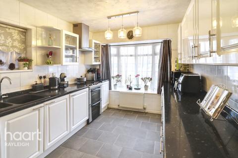 4 bedroom semi-detached house for sale, Gipson Park Close, Leigh-On-Sea