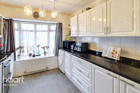 4 bedroom semi-detached house for sale, Gipson Park Close, Leigh-On-Sea