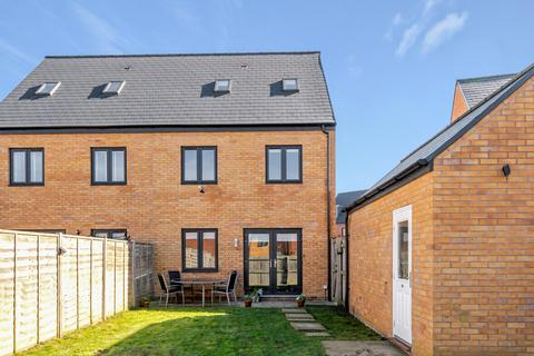 39 Ruby Avenue, Bishops Cleeve, Cheltenham, GL52 7ZL