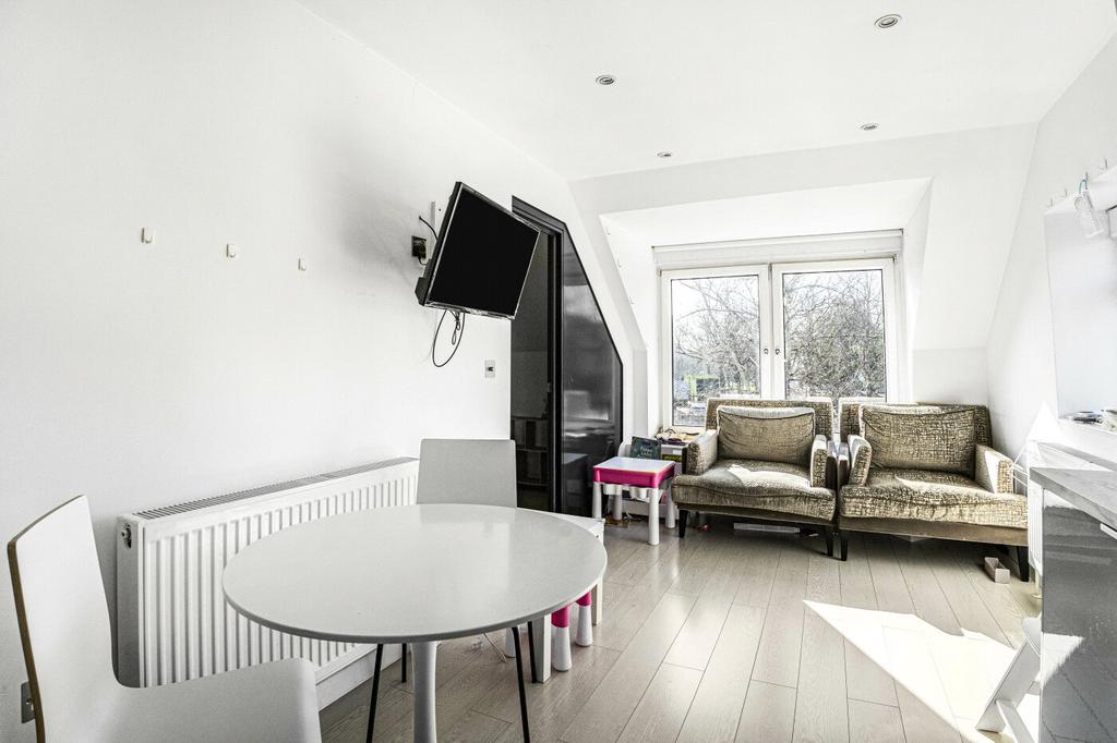 Dining/Kitchen