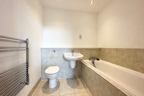 2 bedroom flat to rent, Dewsbury Road, Elland, West Yorkshire, HX5