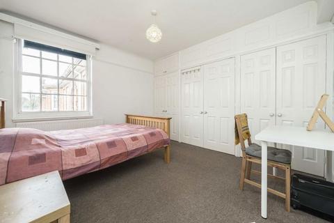 2 bedroom flat to rent, Bromyard Avenue, London W3