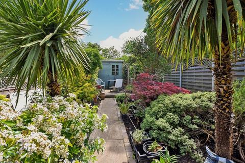 19a Petersfield Road, London, W3 8NY