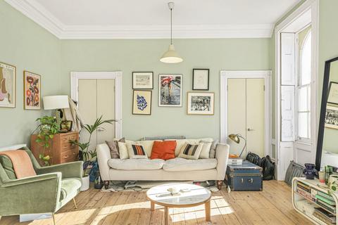 3 Heer Mews, London, E2 8GJ