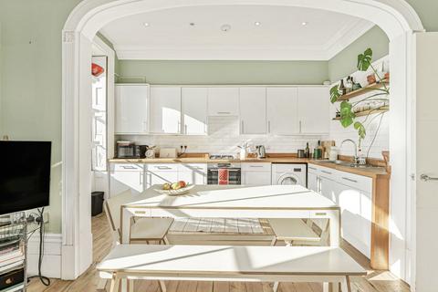 3 Heer Mews, London, E2 8GJ