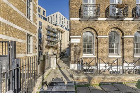 3 Heer Mews, London, E2 8GJ