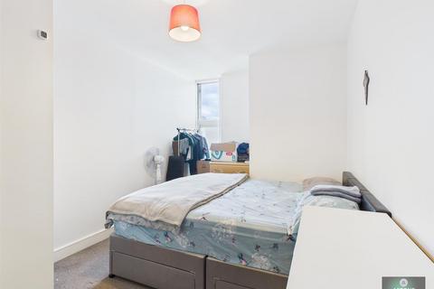 2 bedroom flat for sale, London Road, Crawley RH10