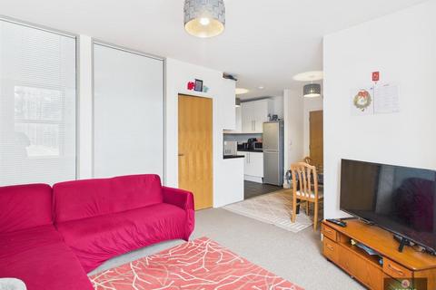 2 bedroom flat for sale, London Road, Crawley RH10