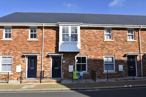 2 bedroom terraced house to rent, St. James Street, Newport PO30