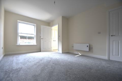 2 bedroom terraced house to rent, St. James Street, Newport PO30