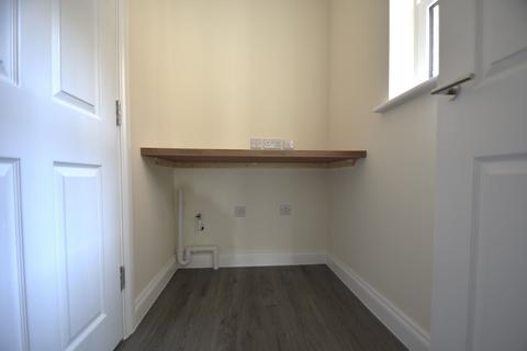 2 bedroom terraced house to rent, St. James Street, Newport PO30