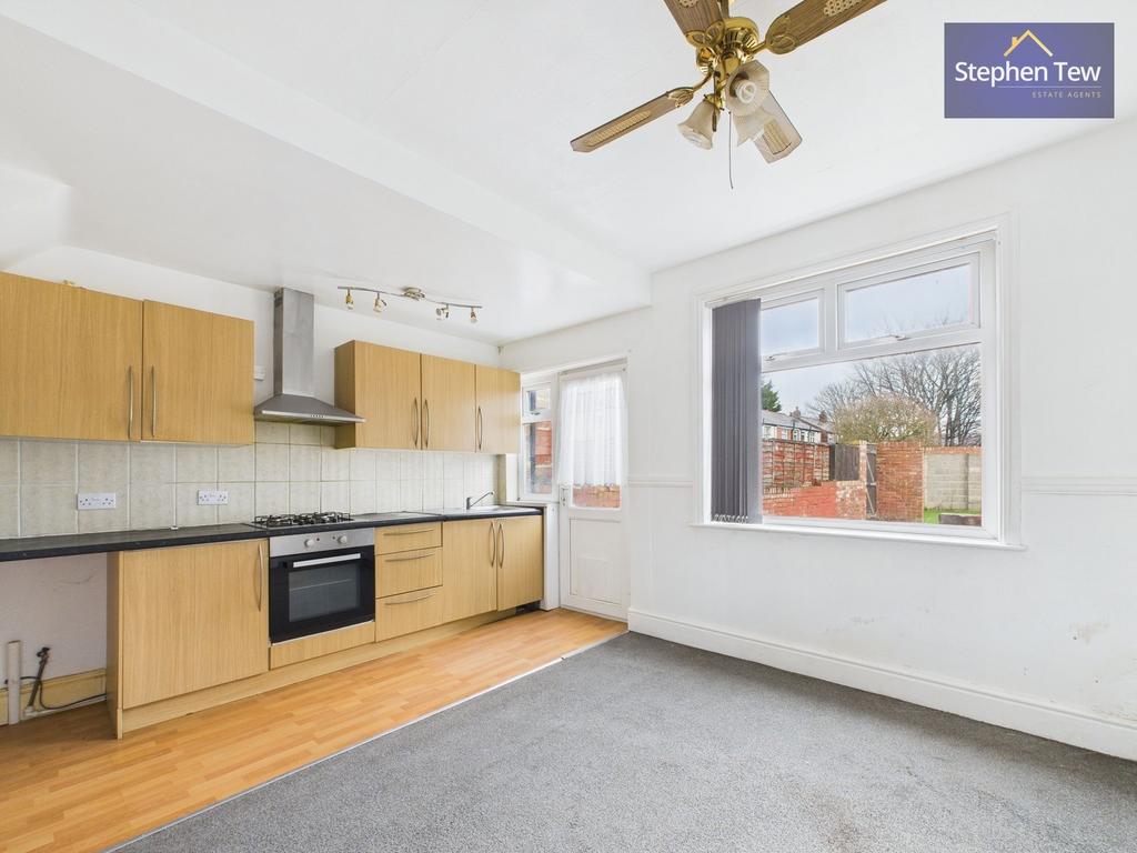 Kitchen/ Dining Room