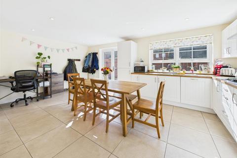 14 Bircher Way, Hucclecote, Gloucester, GL3 3QL