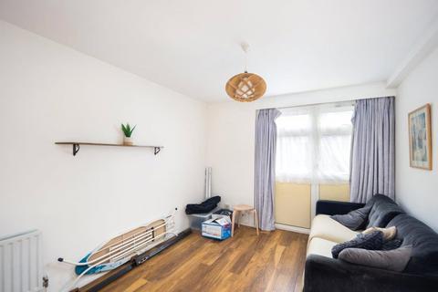 2 bedroom maisonette to rent, Wyndham Deedes House, Hackney Road, London, E2