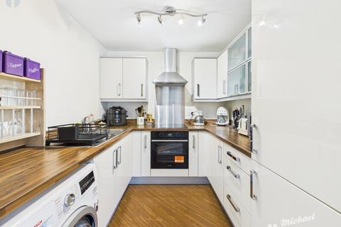 2 bedroom ground floor flat for sale, Viridian Square, Aylesbury, Buckinghamshire