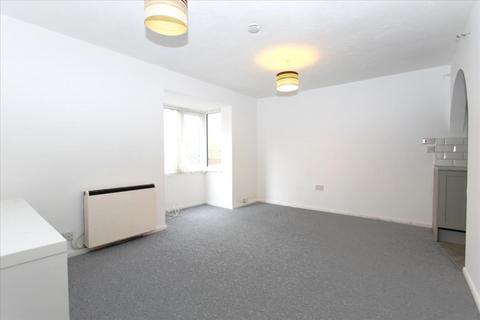 Studio for sale, Godolphin Close, London, N13