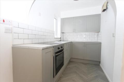 Studio for sale, Godolphin Close, London, N13