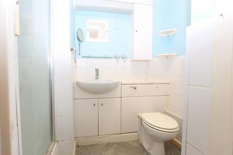 Studio for sale, Godolphin Close, London, N13