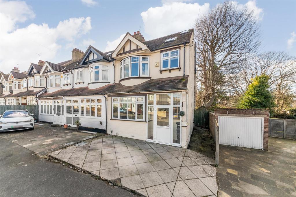 Cowper Gardens Wallington SM6 3 Bed End Of Terrace House For Sale cowper-gardens-wallington-sm6-3-bed-end-of-terrace-house-for-sale