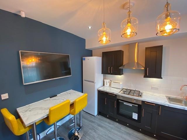 Kitchen 2.jpg
