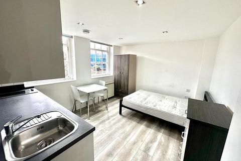 Studio to rent, Drakes Courtyard, Kilburn High Road, London, NW6