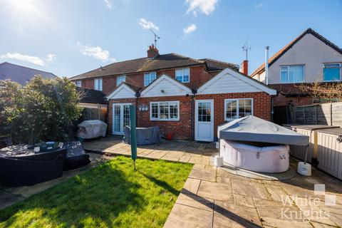 4 bedroom semi-detached house for sale, Loddon Bridge Road, Reading RG5