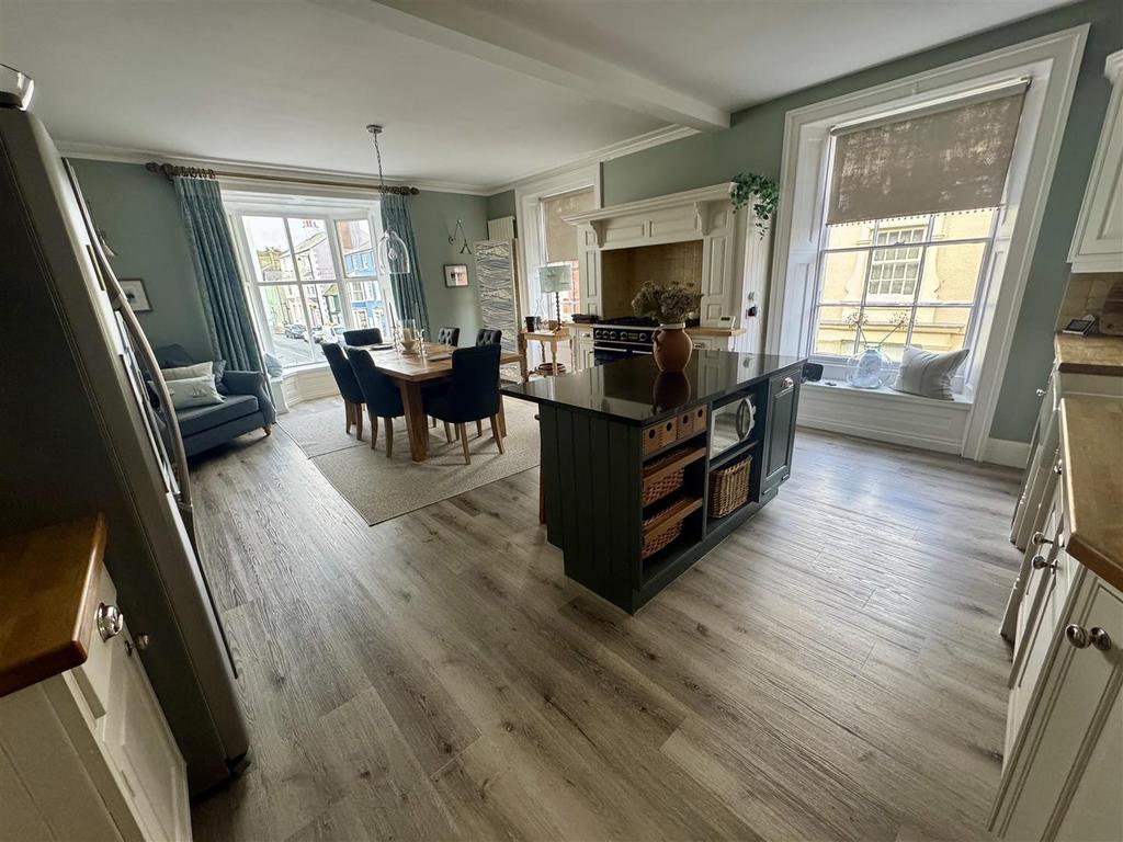 Open Plan Living Room/Kitchen