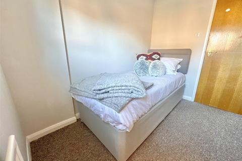 2 bedroom flat to rent, Fewster Way, York